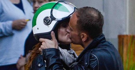 Iza nosi Darkowi paczki do aresztu