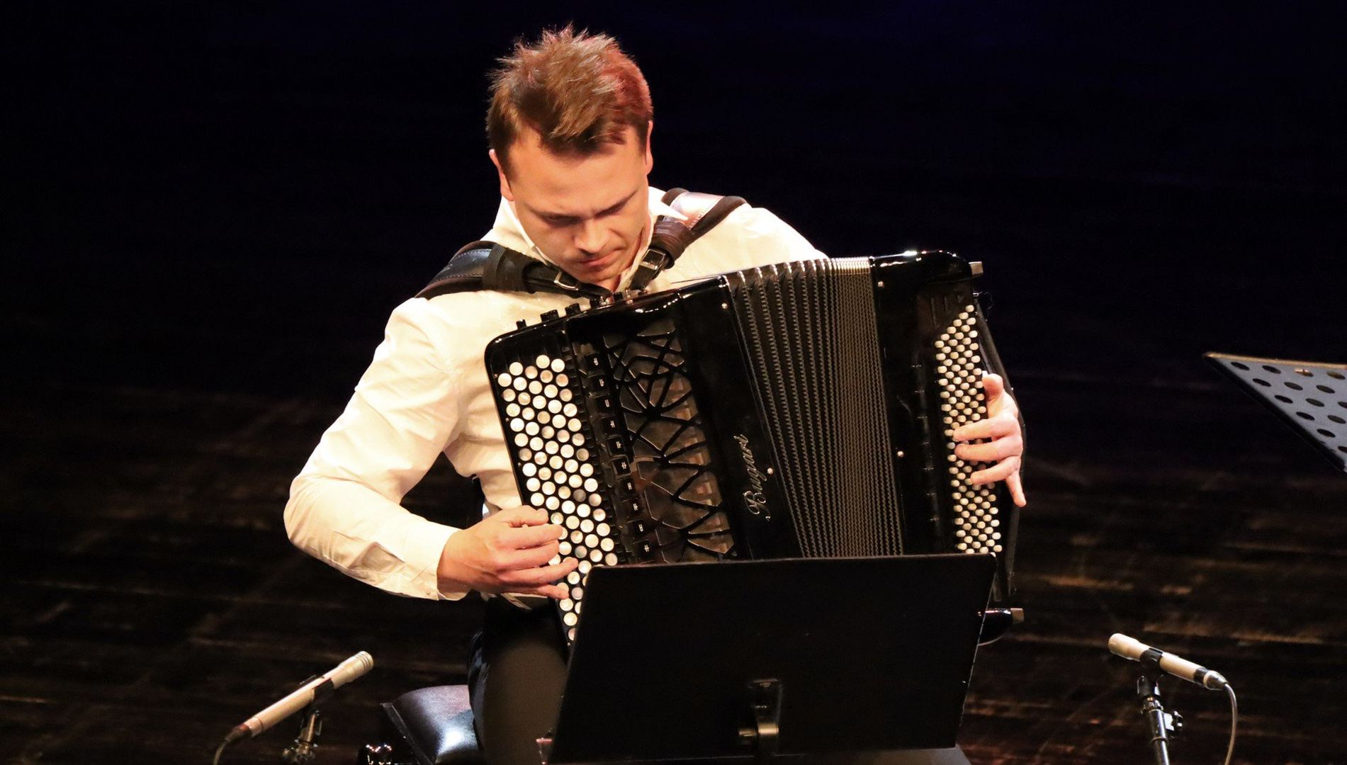 Koncert Niedzielny | VIVALDI FOREVER – Muras/Brzezina Duo na scenie CK Teatr w Grudziądzu oraz wernisaż prac Justyny Gross