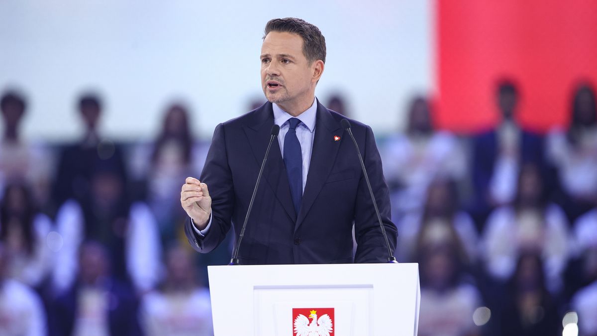 Gliwice, 07.12.2024. Kandydat Koalicji Obywatelskiej w wyborach na prezydenta RP Rafał Trzaskowski przemawia podczas konwencji, inaugurującej jego prekampanię wyborczą w PreZero Arenie w Gliwicach, 7 bm. (amb) PAP/Jarek Praszkiewicz