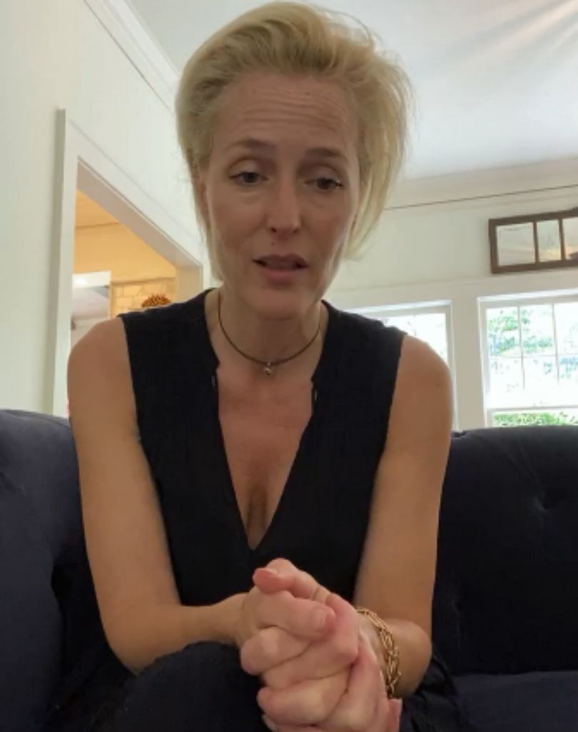 Gillian Anderson rezygnuje z noszenia biustonosza