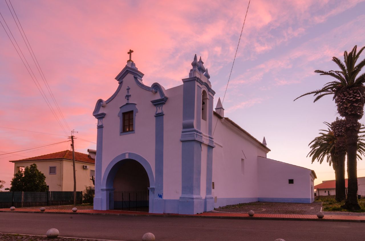 Ferreira do Alentejo i okolice. Kaplica z kamieniami i amfory pełne wina