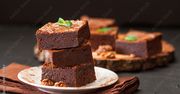 Czekoladowa rozpusta z truskawkami. To najlepsze brownie, jakie zjesz. Rozpływa się w ustach i nie daje o sobie zapomnieć