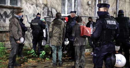 Protesty w Warszawie. Mandaty pod domem Jarosława Kaczyńskiego