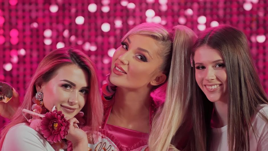 Cleo w klipie "Kocham"