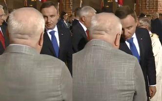 Duda podaje rękę Lechowi Wałęsie