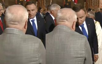 Duda podaje rękę Lechowi Wałęsie