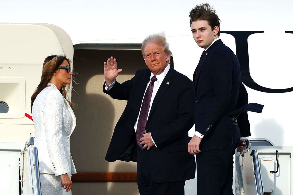 Donald Trump leaves Florida and heads to Washington before the inauguration.
