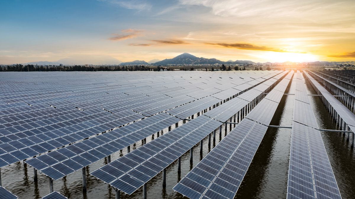 Dzięki naszej architekturze wydajność pozyskiwania energii słonecznej może zostać podniesiona do granicy termodynamicznej - przekonują uczeni. To maksymalna teoretycznie możliwa wydajność zamiany światła słonecznego na energię elektryczną