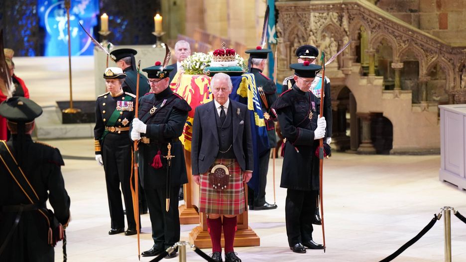 Piąty dzień po śmierci królowej. Elżbieta II wróci do Londynu