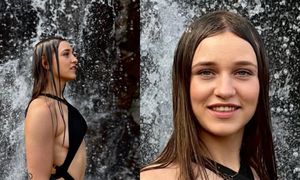 Odziana w finezyjny strój kąpielowy Julia Szeremeta pręży się pod wodospadem w Brazylii (FOTO)