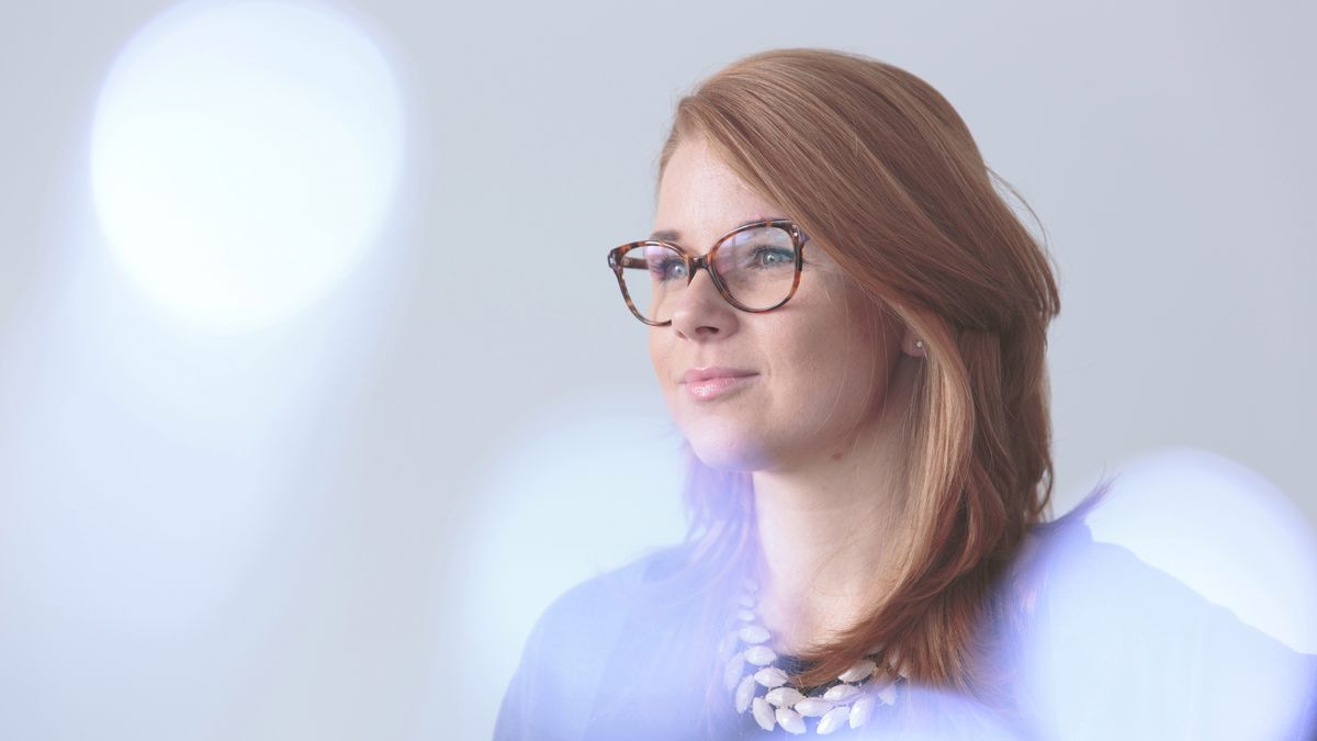 Lampki choinkowe, aparat, akcja! Prosty sposób na piękne portrety z przednim bokeh 1