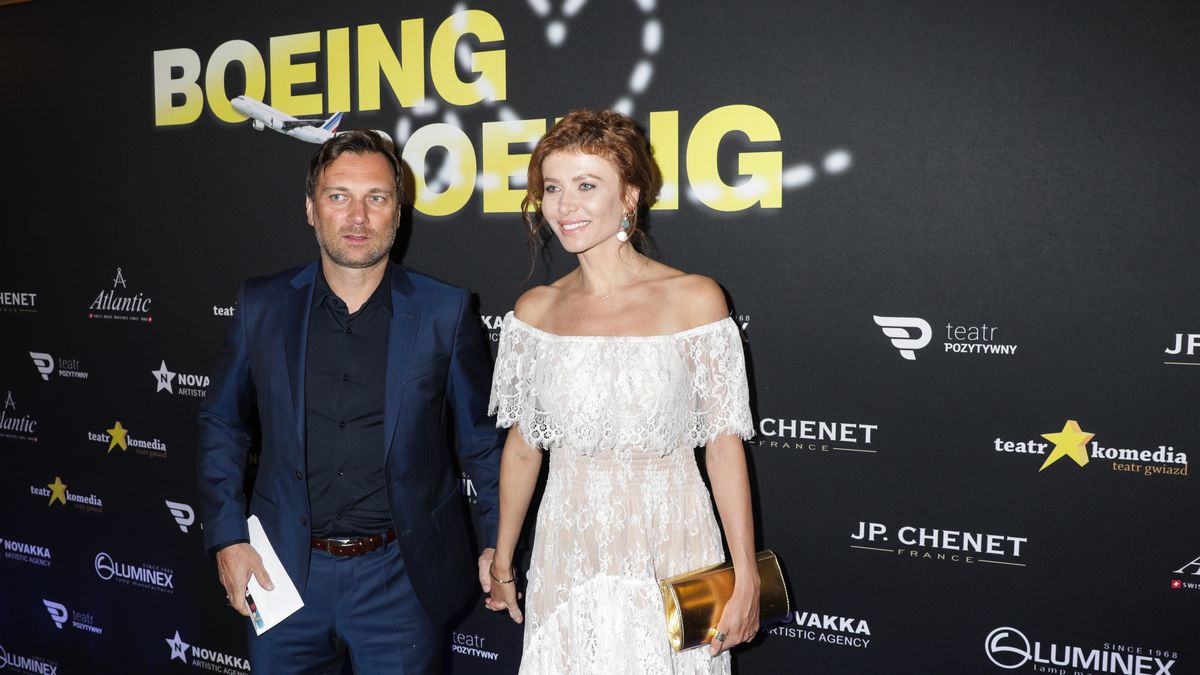 Warszawa 16.05.2022. Premiera spektaklu pt. Boieng, Boeing w Teatrze Komedia. N/z Jakub Kwiatkowski, Agata Zalecka.