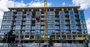 W miejsce niszczejącego budynku PKO wyrósł gigantyczny apartamentowiec. Przy Alejach Wolności w Nowym Sączu trwa prawdziwa rewolucja