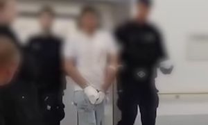 31-letni Ihor M. zabił księdza. Spójrzcie na jego nadgarstki