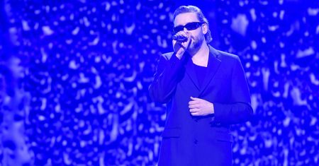 Wrócił z nowym albumem po 11 latach przerwy. "Bailando" zachwyca