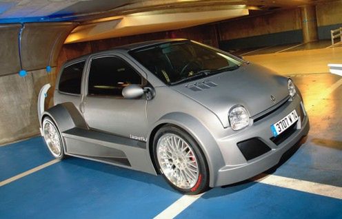 Renault Twingo z centralnie umieszczonym silnikiem V8!