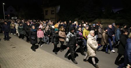 Uliczna Droga Krzyżowa w Koninie. Uroczystość w parafii św. Faustyny