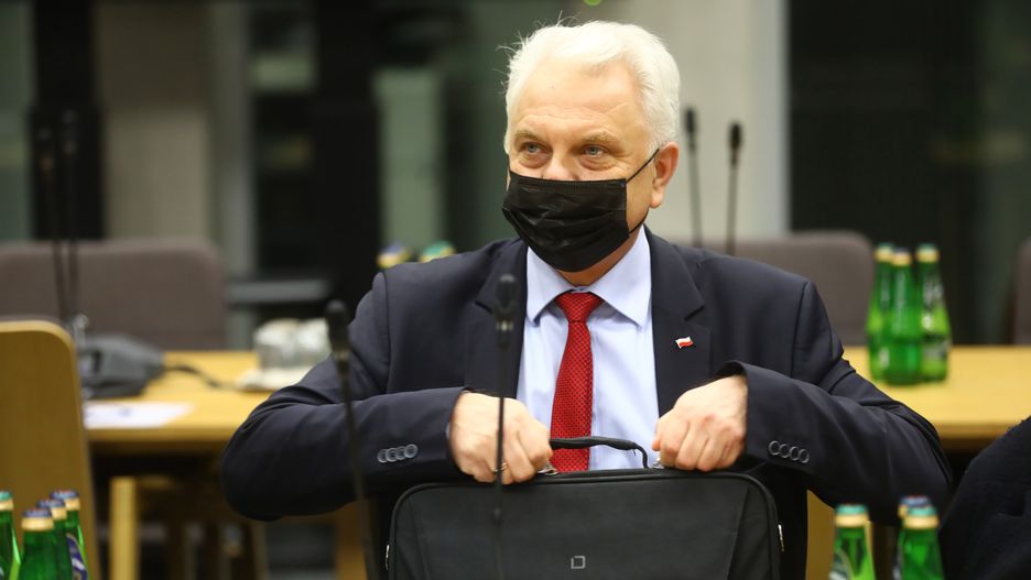 Warszawa, 16.12.2021. Wiceminister zdrowia Waldemar Kraska bierze udział w posiedzeniu sejmowej Komisji Zdrowia w Sejmie w Warszawie, 16 bm. Komisja zajmuje się informacją ministra zdrowia na temat obecnej sytuacji epidemicznej, planowanych rekomendacji i strategii walki z pandemią COVID-19. (aldg) PAP/Rafał Guz