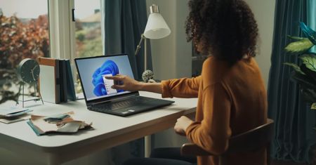 Windows 11 zmusi cię do posiadania kamerki. Od 2023 roku ma ją mieć każdy laptop