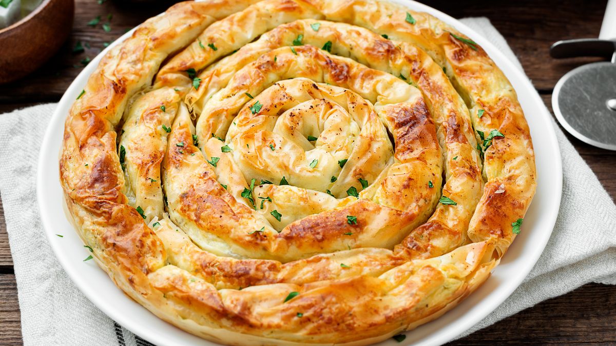 Burek z warzywnym nadzieniem