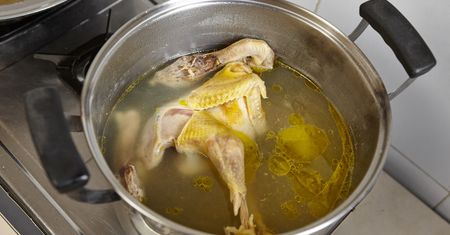 Naturalny kolagen. Pij, gdy bolą cię kolana