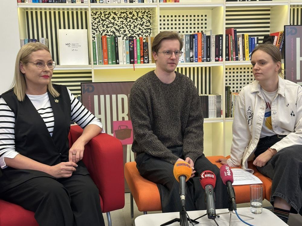 Przed nami targi Hurty i Detale w Kielcach. Na zdjęciu od lewej: Ewa Chabielska-Tyndyk, dyrektorka Instytutu Dizajnu w Kielcach; Jakub Święcicki, dyrektor artystyczny wydarzenia oraz Aleksandra Banaś, koordynatorka targów.