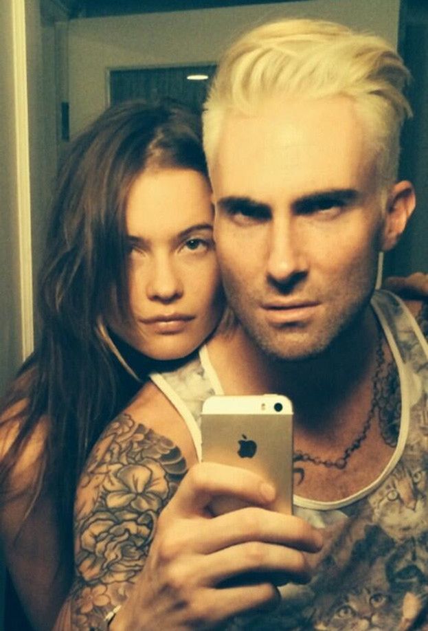 Adam Levine BLONDYNEM!