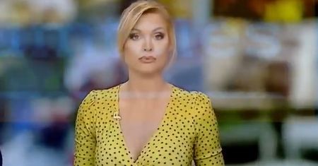 Znów zawrzało. Dziennikarka TVP w skórzanej mini