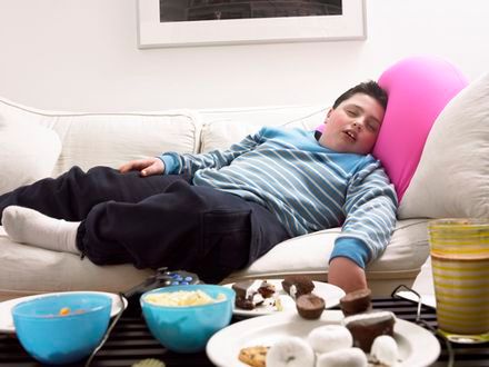 Niedomiar snu u dzieci prowadzi do otyłości