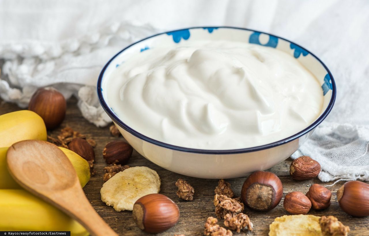 age easyfotostock 2019-01-07
Serving of White Yogurt with Muesli, Banana and Nuts
Kayco