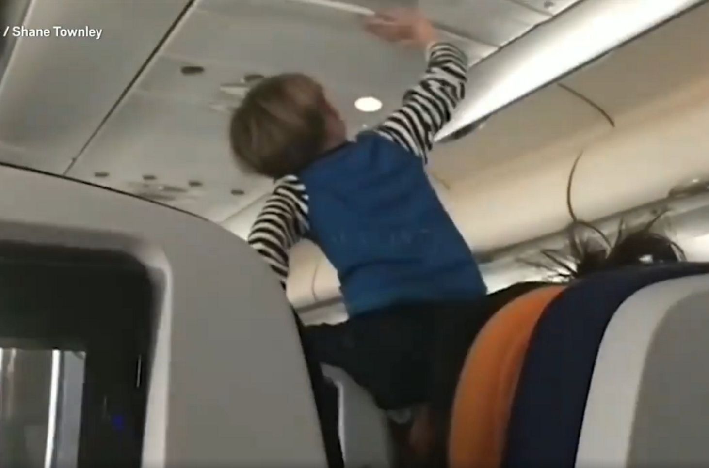 Polska stewardessa o dzieciach w samolocie. Pokazała bulwersujące nagranie