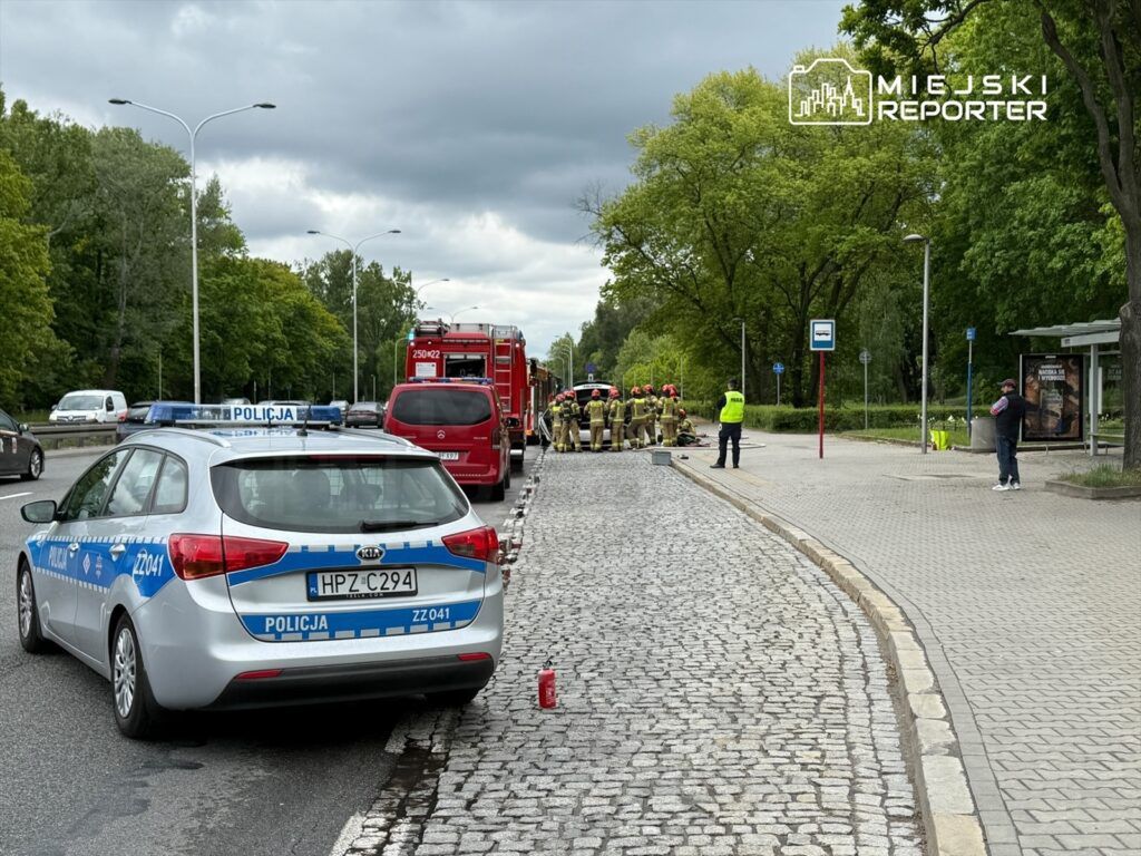 Fot. Miejski Reporter. Samozapłon baterii trakcyjnej w aucie hybrydowym