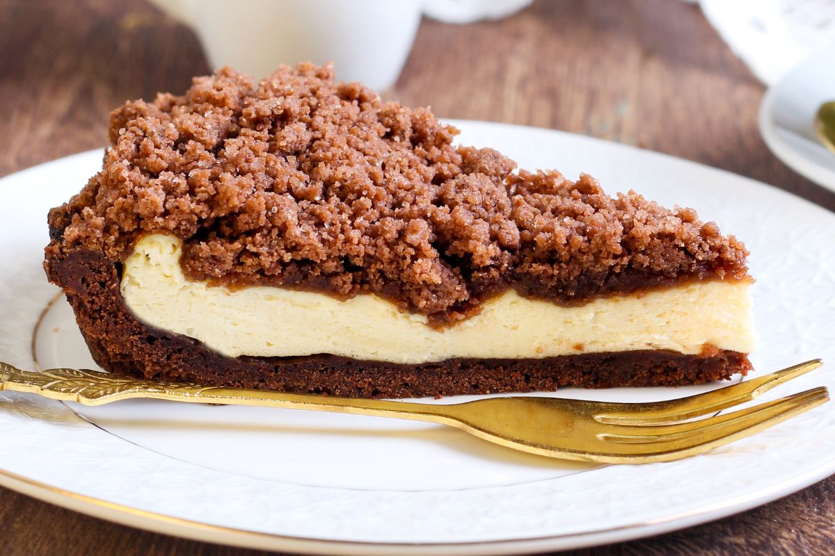 You can make this delicious pudding-cheese dessert with cookie crumble without baking.