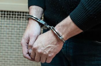 Jordanów: Użył przedmiotu przypominającego broń i groził bliskim. Mężczyzna odpowie przed sądem