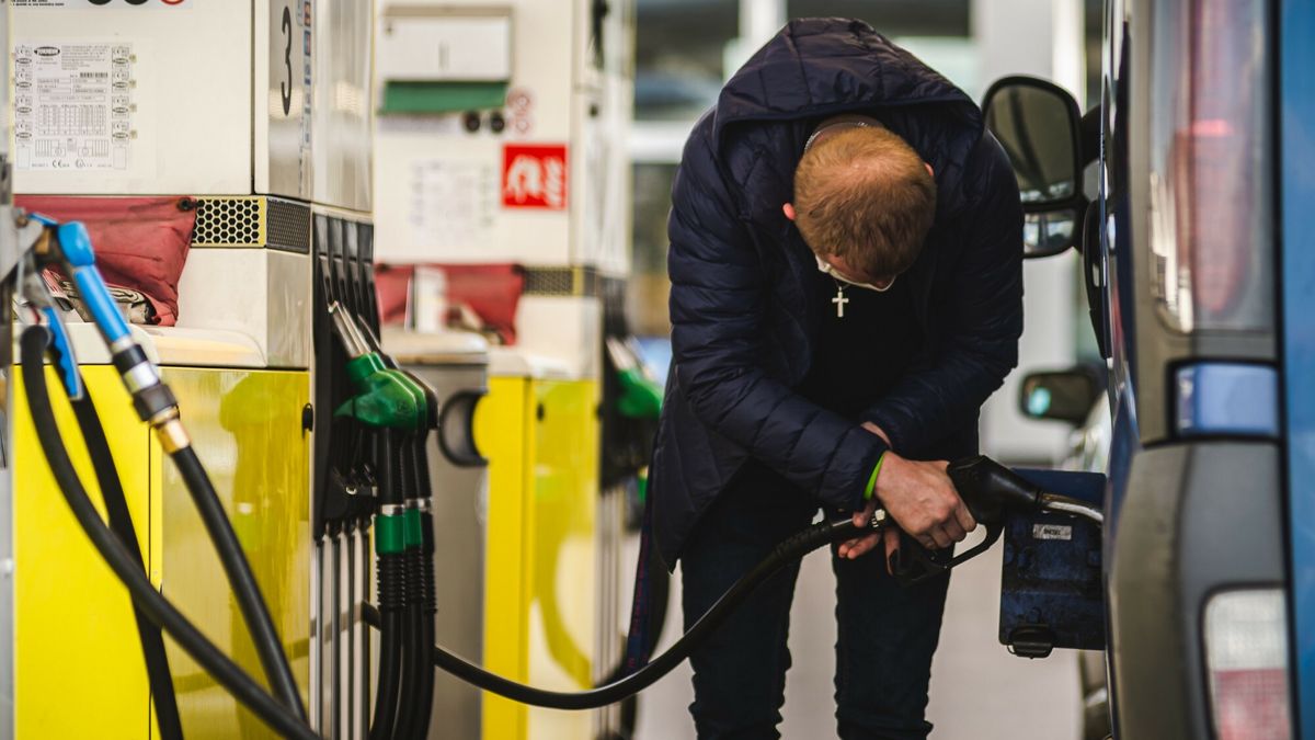 reporter_baza_2021-0425.04.2021 - Koscierzyna, Ilustracje.  Tankowanie paliwa, Stacja LOTOS  | Fot. Karol Makurat/REPORTERKarol Makurat/REPORTER