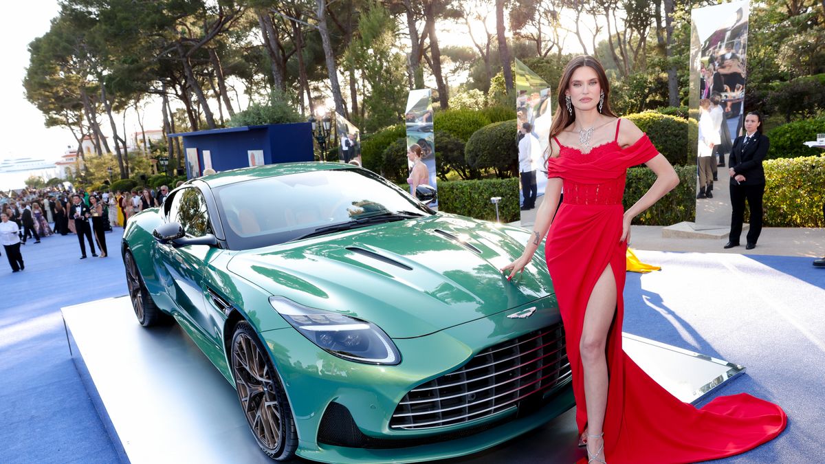 Licytacja pierwszego egzemplarza Astona Martina DB12 w Cannes