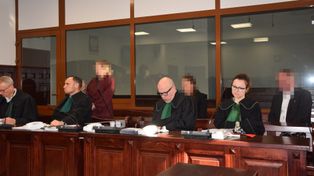 Ruszył proces w sprawie nielegalnego składowania tysięcy ton tekstyliów w Kamieńcu. "Dostawcy płacili nam za przyjęcie tych rzeczy""