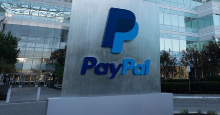 PayPal uruchamia płatności kryptowalutami. Zapłacisz Bitcoinem, Ethereum i innymi