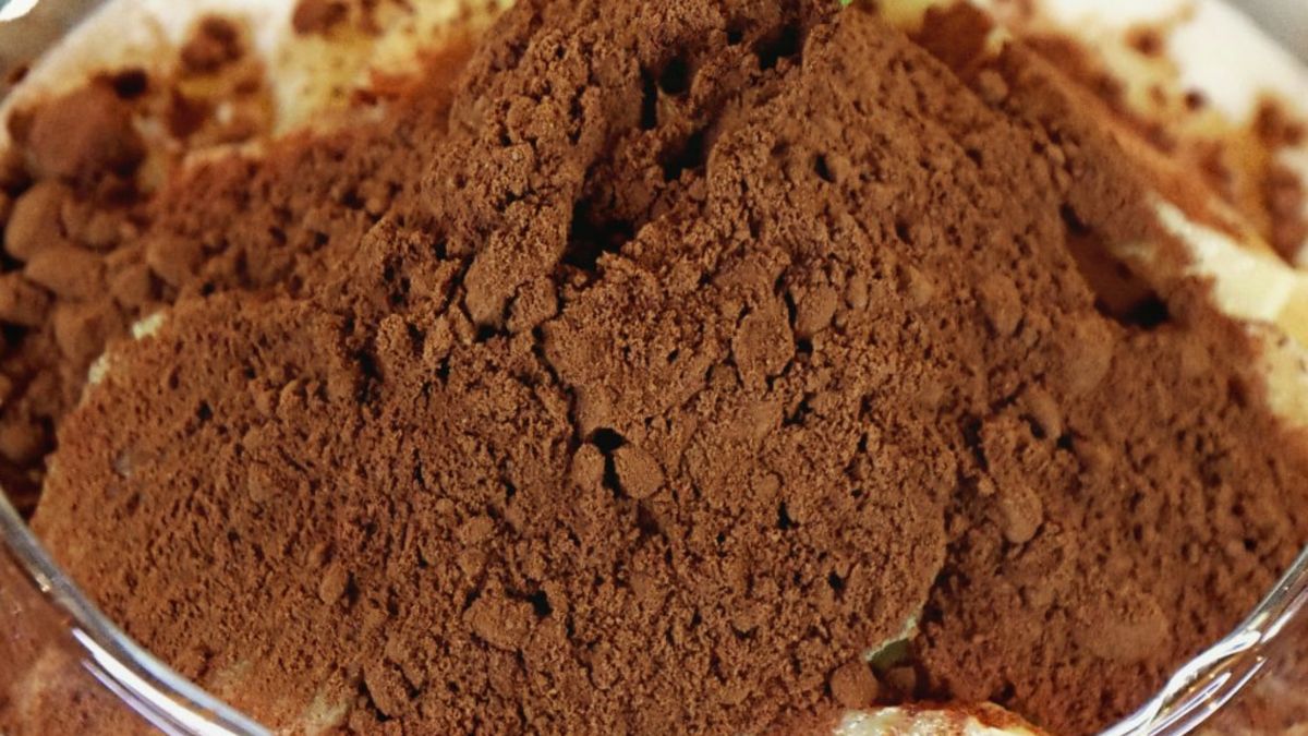 Choć karob i kakao mogą wydawać się podobne, różnice między nimi są znaczące w smaku i wpływie na organizm.