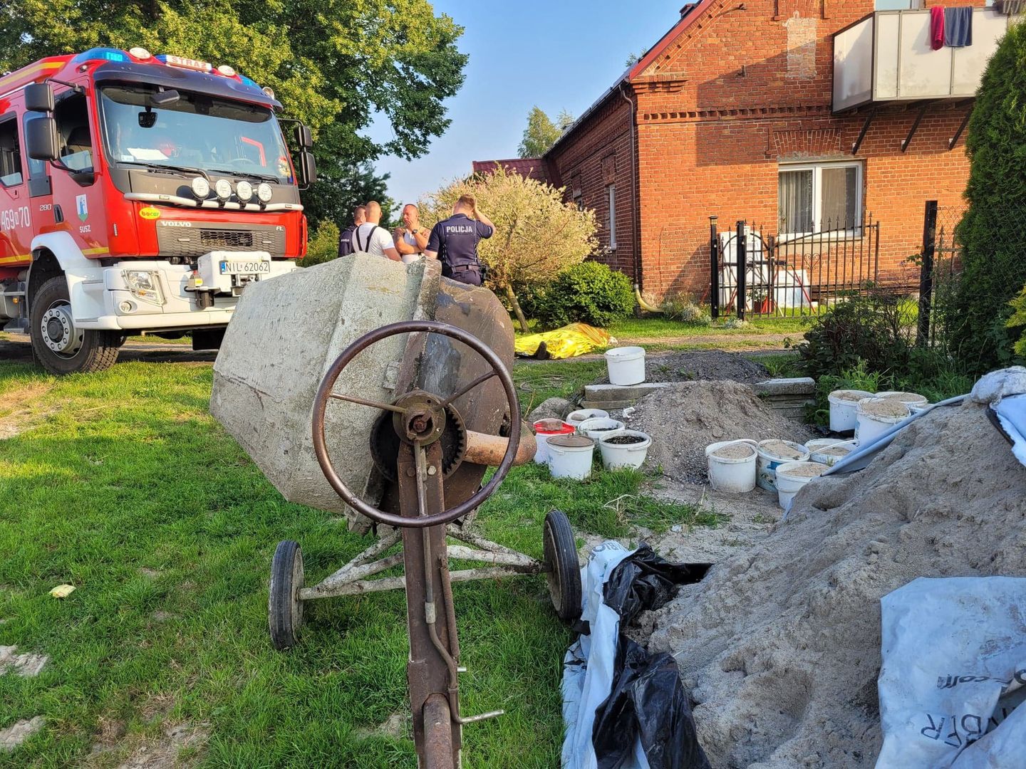 Chciał naprawić betoniarkę. Doszło do tragedii