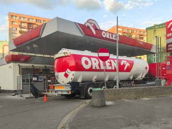 Ceny hurtowe paliw. Polski gigant podjął decyzję