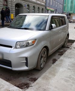 Tajemnicze zniknięcie "zabetonowanego" auta. Została wielka dziura