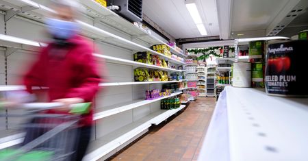 Panika zakupowa na Wyspach. W Wielkiej Brytanii jak w Polsce za komuny