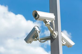 Kielce: Monitoring miejski znów ujawnił zażywanie narkotyków w centrum. Trzech mężczyzn zatrzymanych