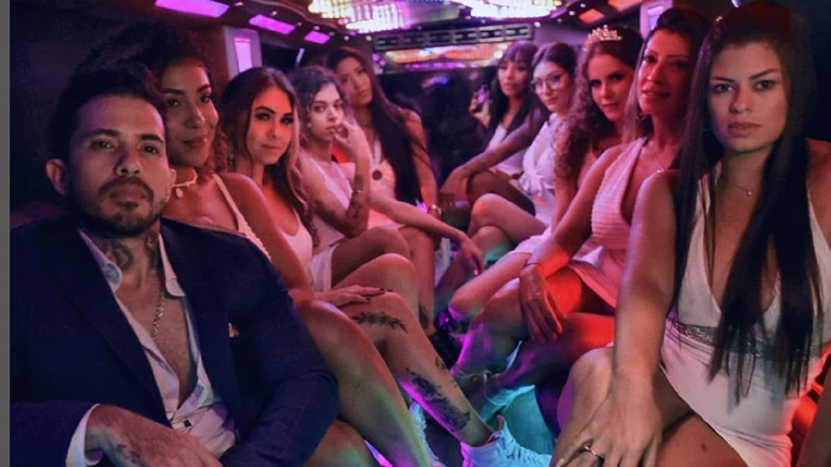 Arthur miał dziewięć żon, ale z jedną z nich niedawno się rozwiódł.