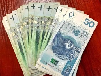 Poznań: Lekarz brał łapówki za fałszowanie dokumentów
