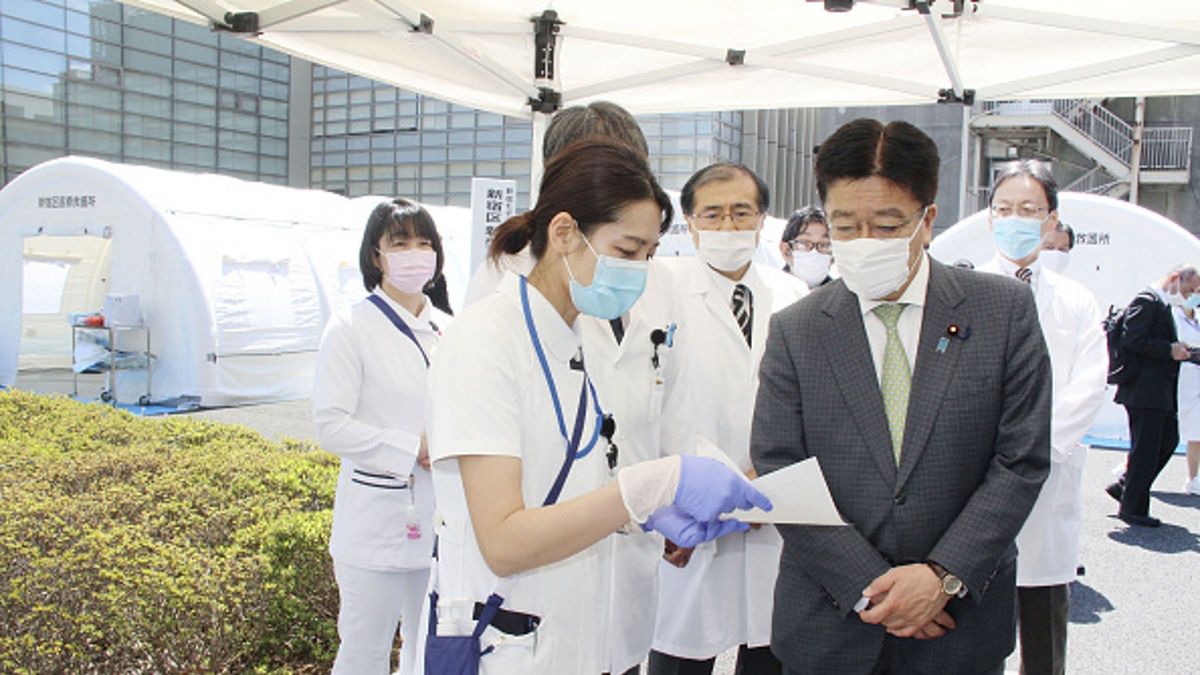 Stawiano ich za wzór. Japończycy znieśli obostrzenia, co okazała się fatalnym błędem w walce z koronawirusem