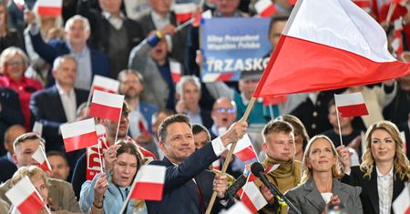 Tusk nieobecny w sztabie Trzaskowskiego. W KO dyskusja o roli rządu przed II turą