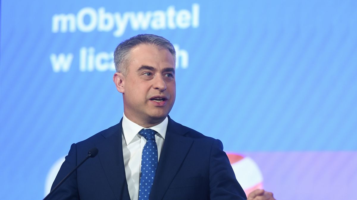 Warszawa, 31.07.2025. Minister cyfryzacji Krzysztof Gawkowski podczas konferencji prasowej "mObywatel - 10 milionów użytkowników, rozwój i plany na przyszłość", 31 bm. w Ministerstwie Cyfryzacji w Warszawie. (jm) PAP/Piotr Nowak