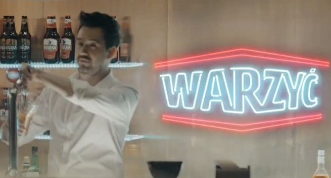Piwo Warka z warzeniem w nazwie reklamowane jako „klasycznie piwne” (wideo)
